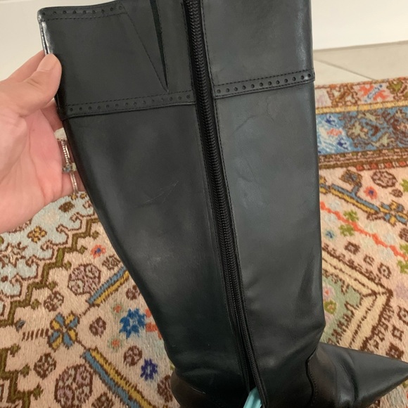 Banana Republic black leather boot - Picture 6 of 6